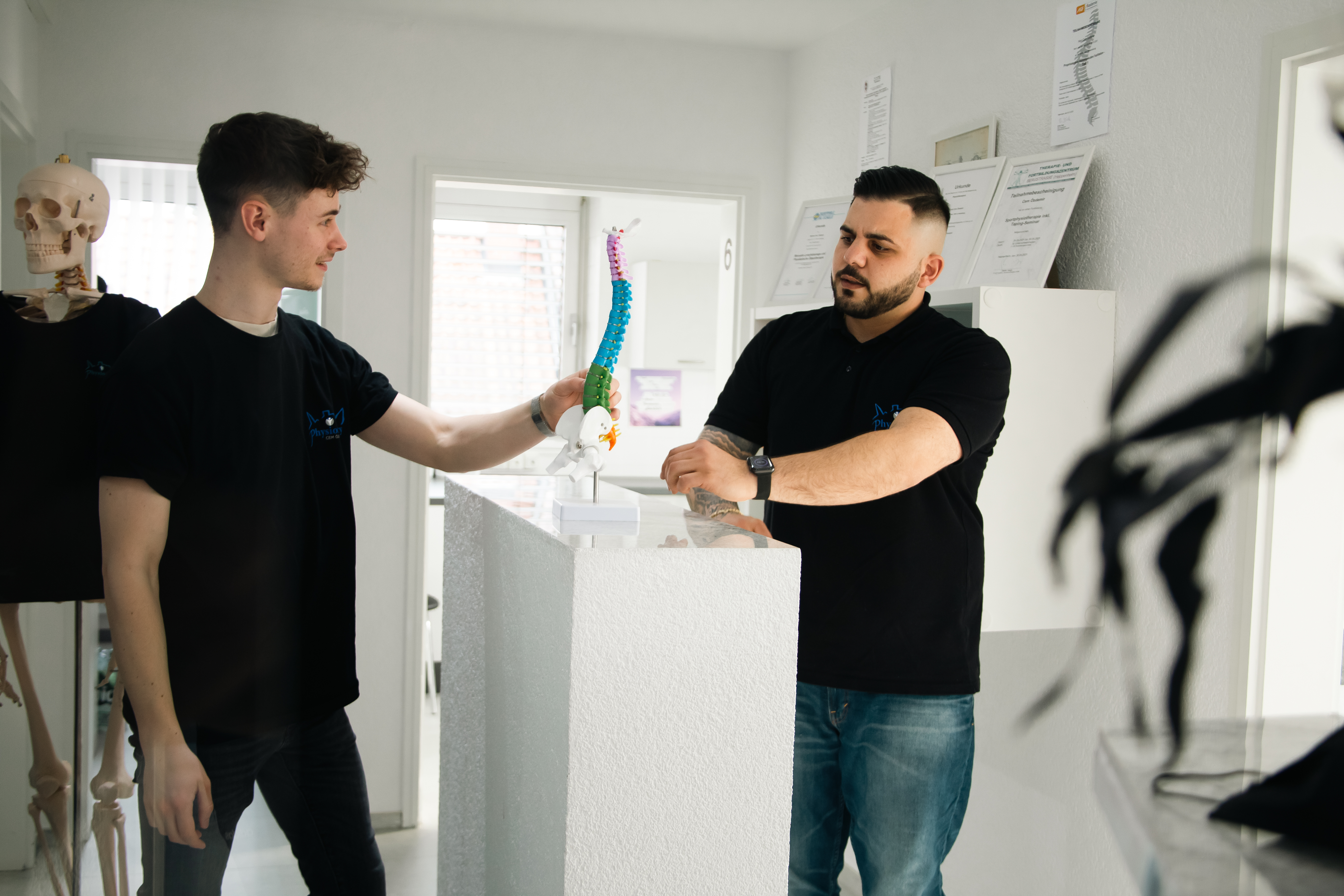 Teamfoto der Physiotherapeuten von PhysioCity Walldorf