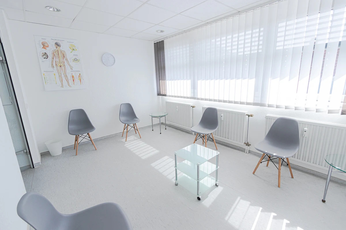 Geräte und Trainingsbereich in der Praxis